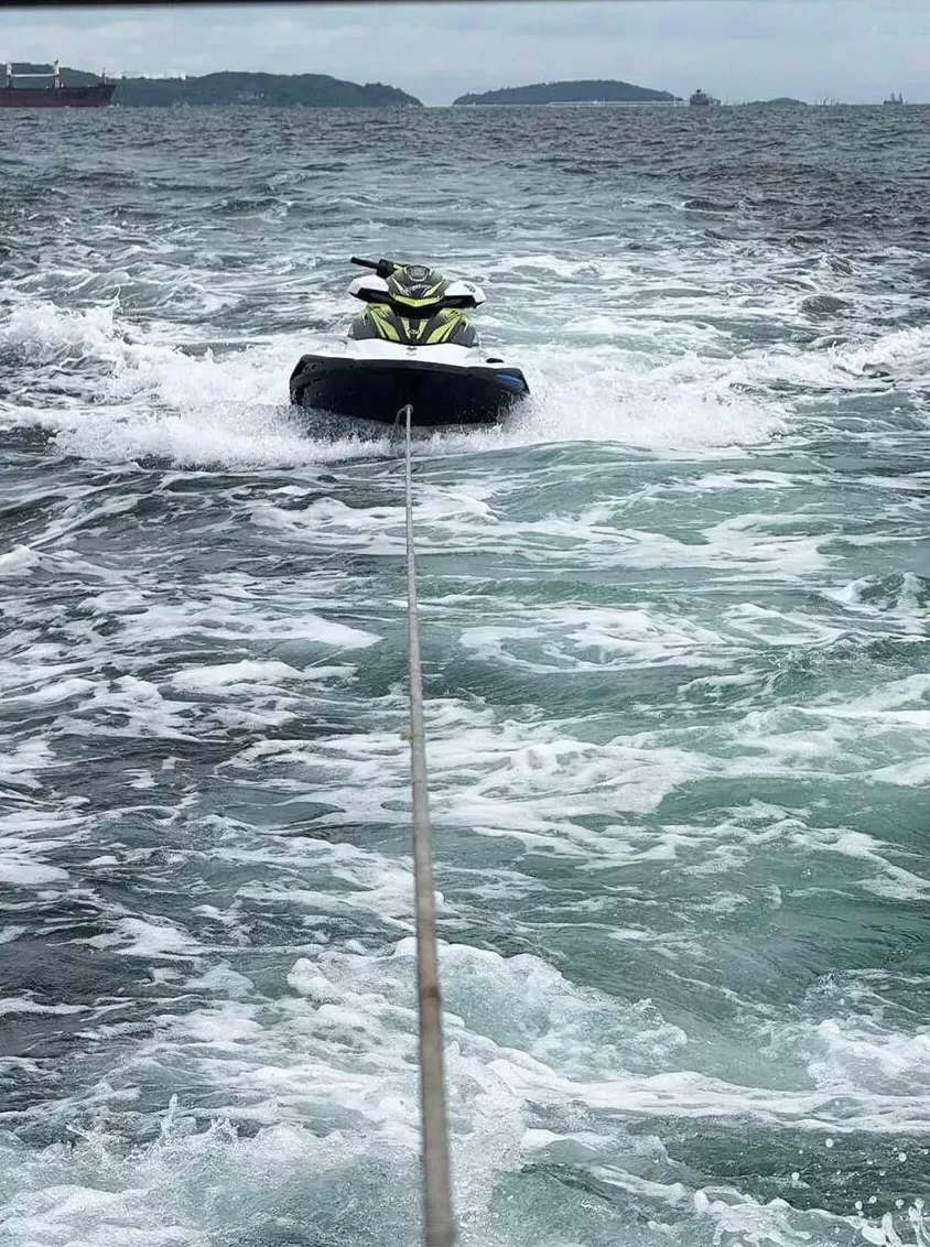 中国情侣在芭提雅骑摩托艇遇险，28岁女子遇难，33岁男子海上漂流12小时后获救-第2张图片-