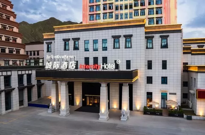 华住20周年“硬核”局：开“样板房车”重走318川藏线，全线酒店让天险变通途-第4张图片-