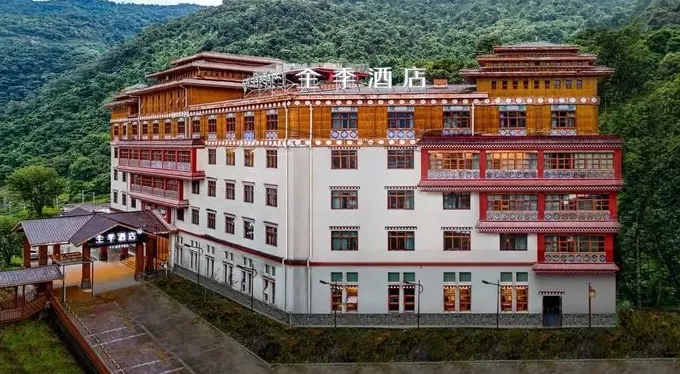 华住20周年“硬核”局：开“样板房车”重走318川藏线，全线酒店让天险变通途-第10张图片-