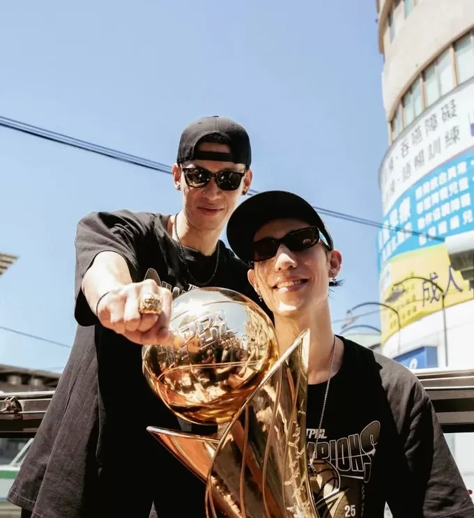 再见“林来疯”!NBA一支超级成长股退役了-第4张图片- 再见“林来疯”!NBA一支超级成长股退役了-第4张图片-