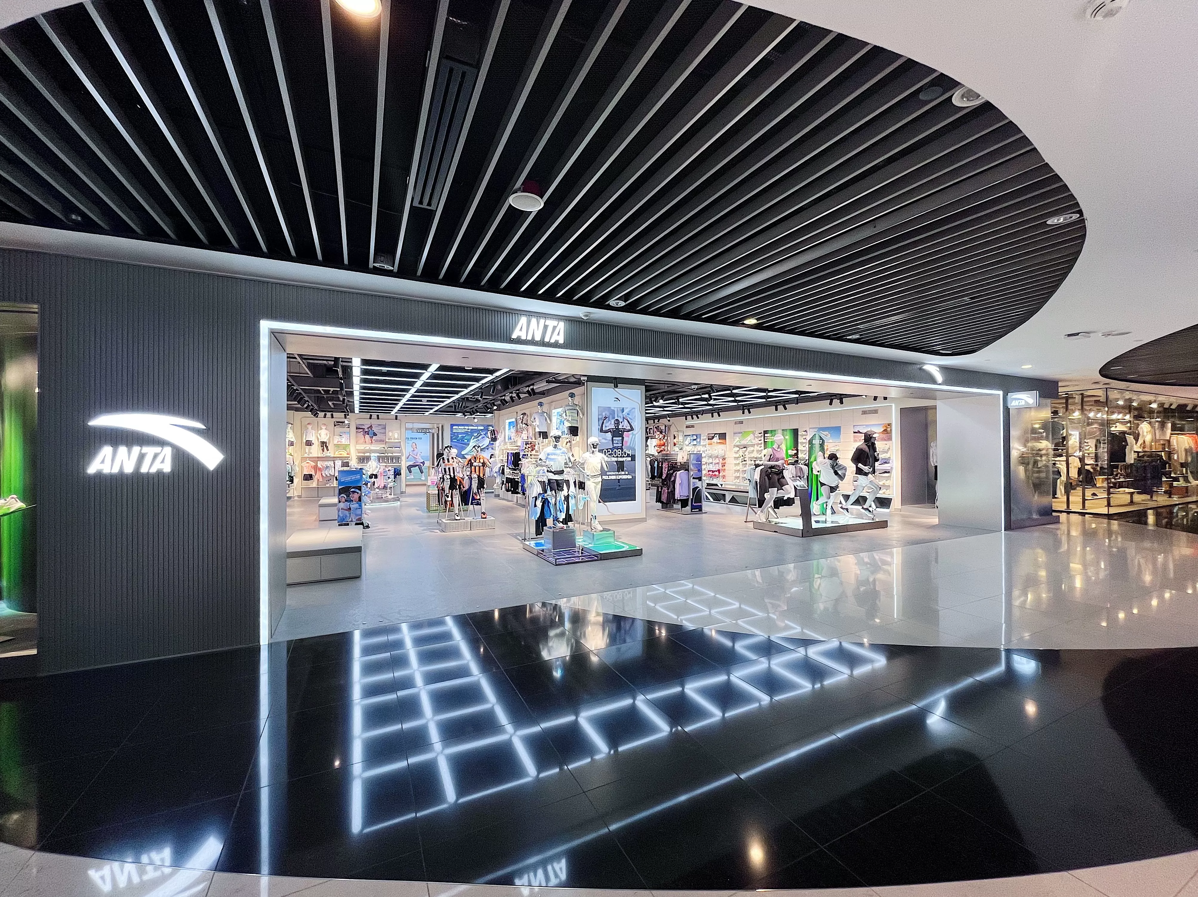 安踏集团股价连跌两日，下半年主品牌怎么走？-第2张图片-