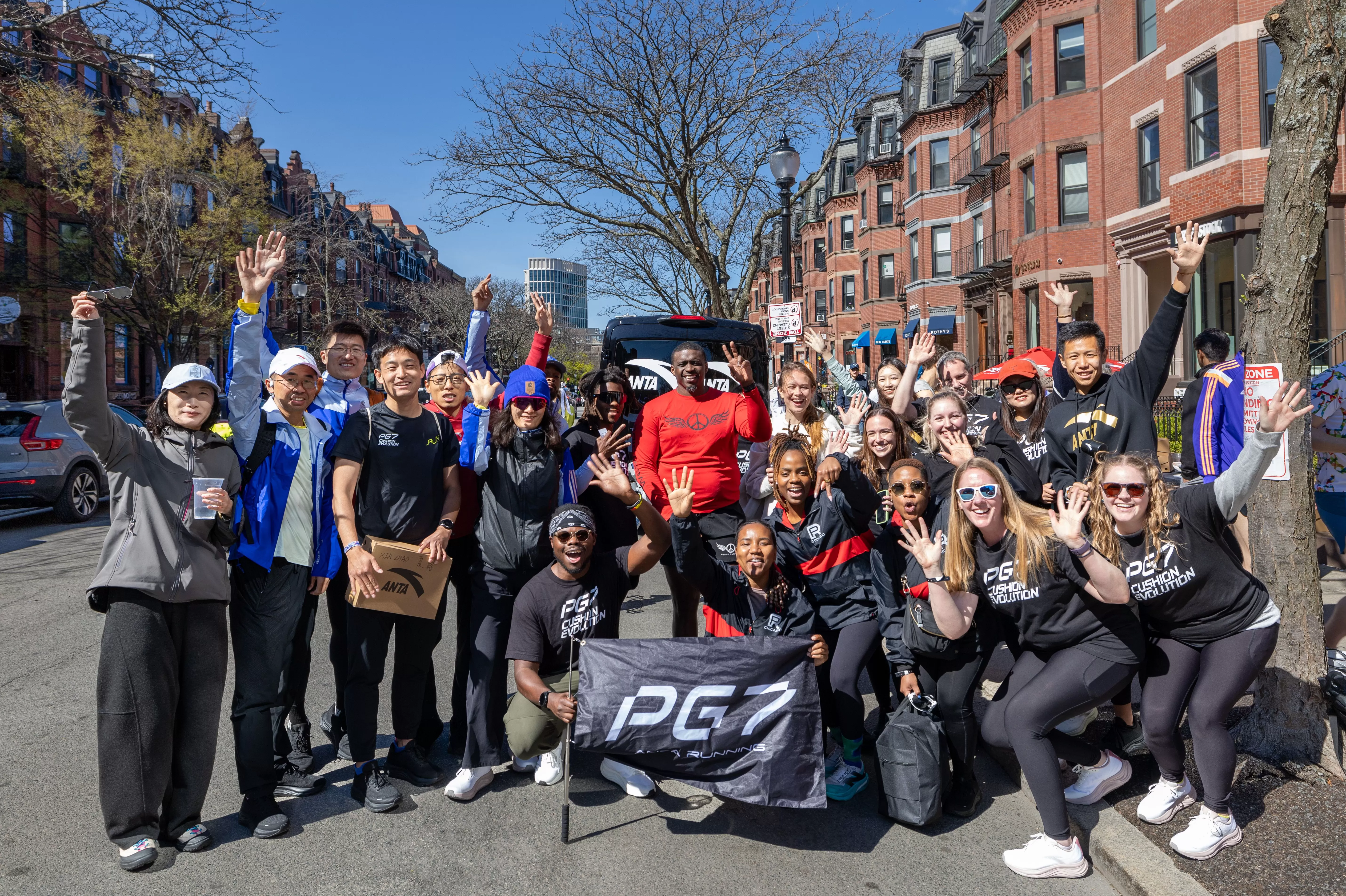 安踏集团股价连跌两日，下半年主品牌怎么走？-第4张图片-