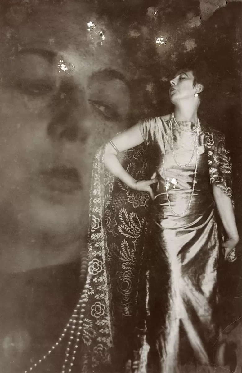 100年前她就开摄影工作室玩自拍了-第1张图片-