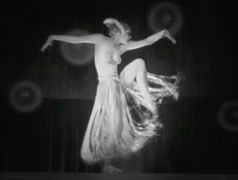 100年前她就开摄影工作室玩自拍了-第11张图片-