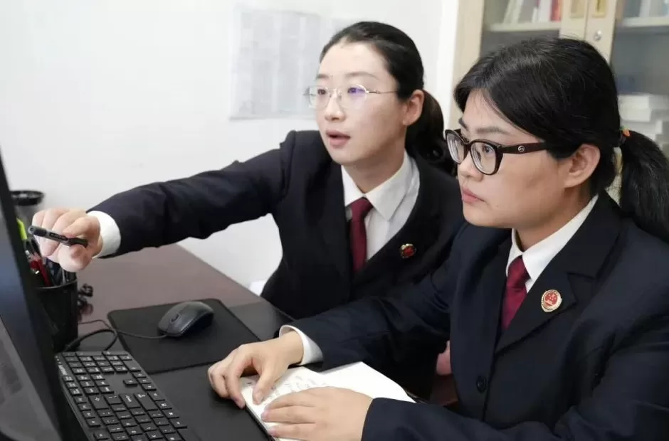 豪车内4万现金被盗,大学生火车站突然被铐,警方7次模拟还其清白-第1张图片- 豪车内4万现金被盗,大学生火车站突然被铐,警方7次模拟还其清白-第1张图片-