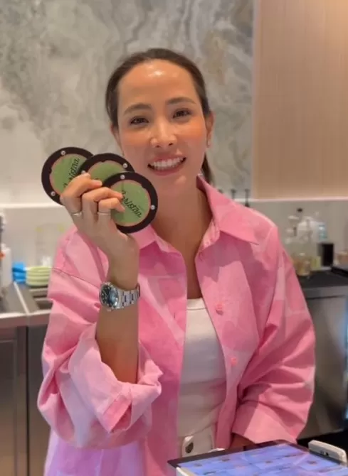 泰国新总理和太太吃路边摊,两位将军相伴,“有深意”-第4张图片- 泰国新总理和太太吃路边摊,两位将军相伴,“有深意”-第4张图片-