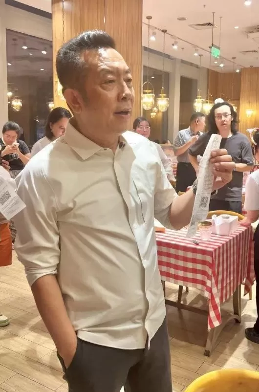 西贝贾国龙再怼罗永浩:这个人简直太坏了,狗咬我一口,我不能去咬狗一口-第2张图片- 西贝贾国龙再怼罗永浩:这个人简直太坏了,狗咬我一口,我不能去咬狗一口-第2张图片-