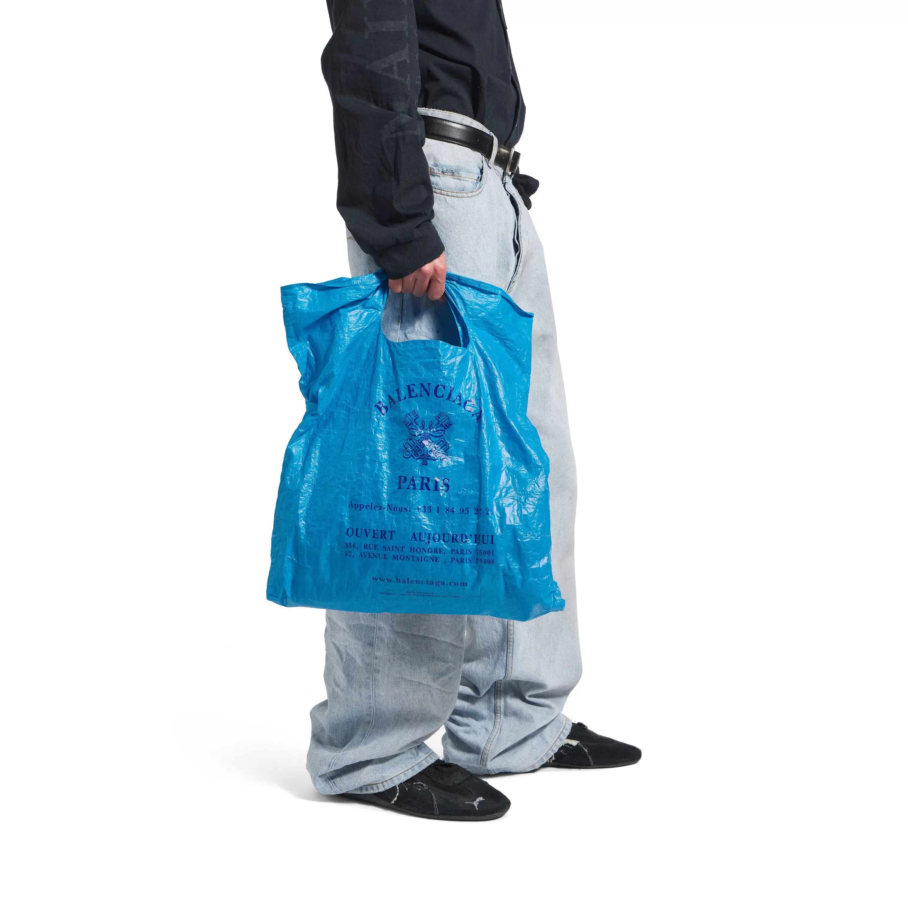 巴黎世家推8200元“塑料袋”款新包，客服称材料为织物-第4张图片-