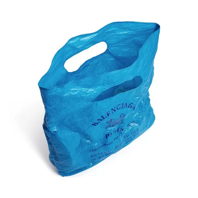 巴黎世家推8200元“塑料袋”款新包，客服称材料为织物-第2张图片-