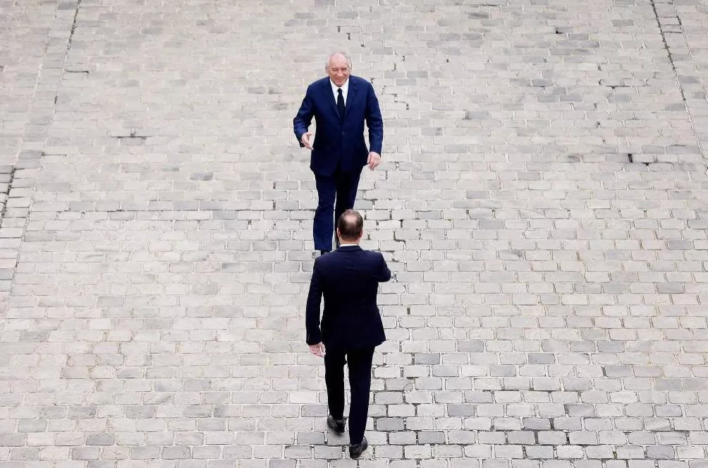 总理“政治自杀”、街头“封锁一切”,法国为何再度深陷泥沼-第2张图片- 总理“政治自杀”、街头“封锁一切”,法国为何再度深陷泥沼-第2张图片-