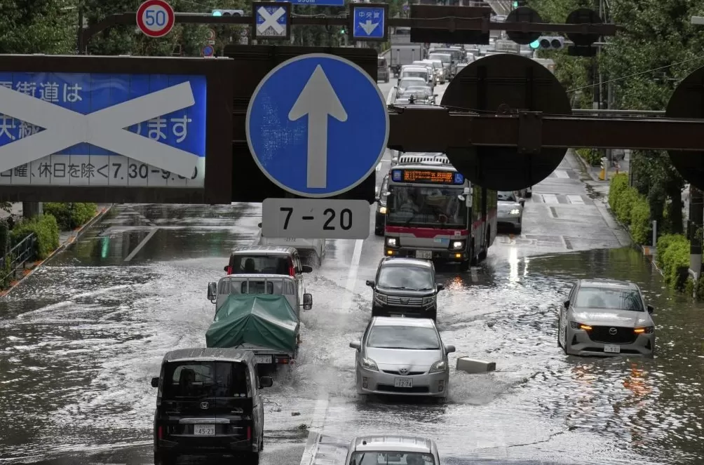 第1现场｜东京破纪录暴雨：JR停运、机场延误、局部停电-第2张图片-