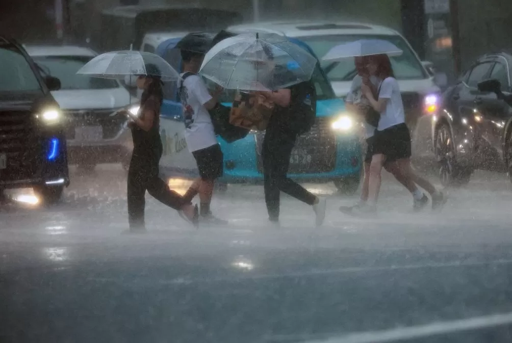 第1现场｜东京破纪录暴雨：JR停运、机场延误、局部停电-第4张图片-