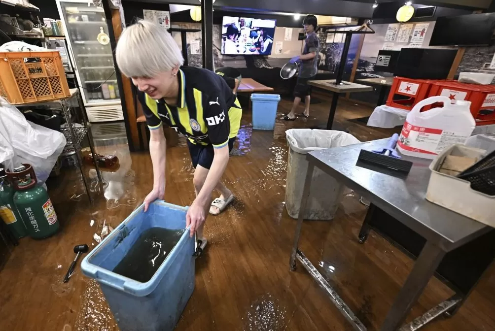 第1现场｜东京破纪录暴雨：JR停运、机场延误、局部停电-第10张图片-