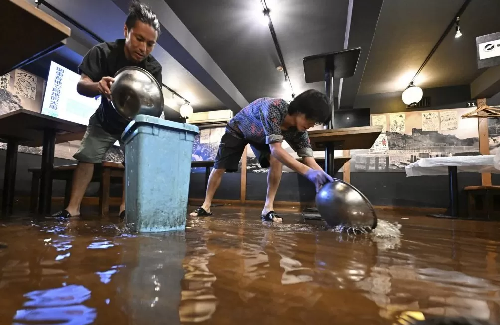 第1现场｜东京破纪录暴雨：JR停运、机场延误、局部停电-第9张图片-