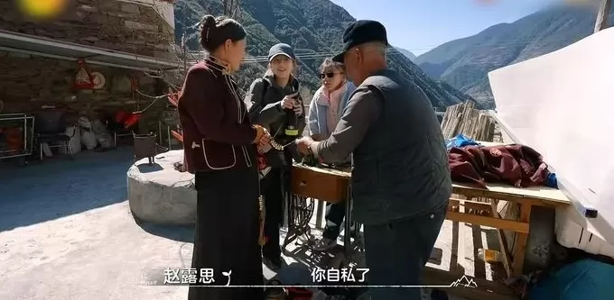 赵露思直播掀桌，流量明星真被资本做局了？-第3张图片-