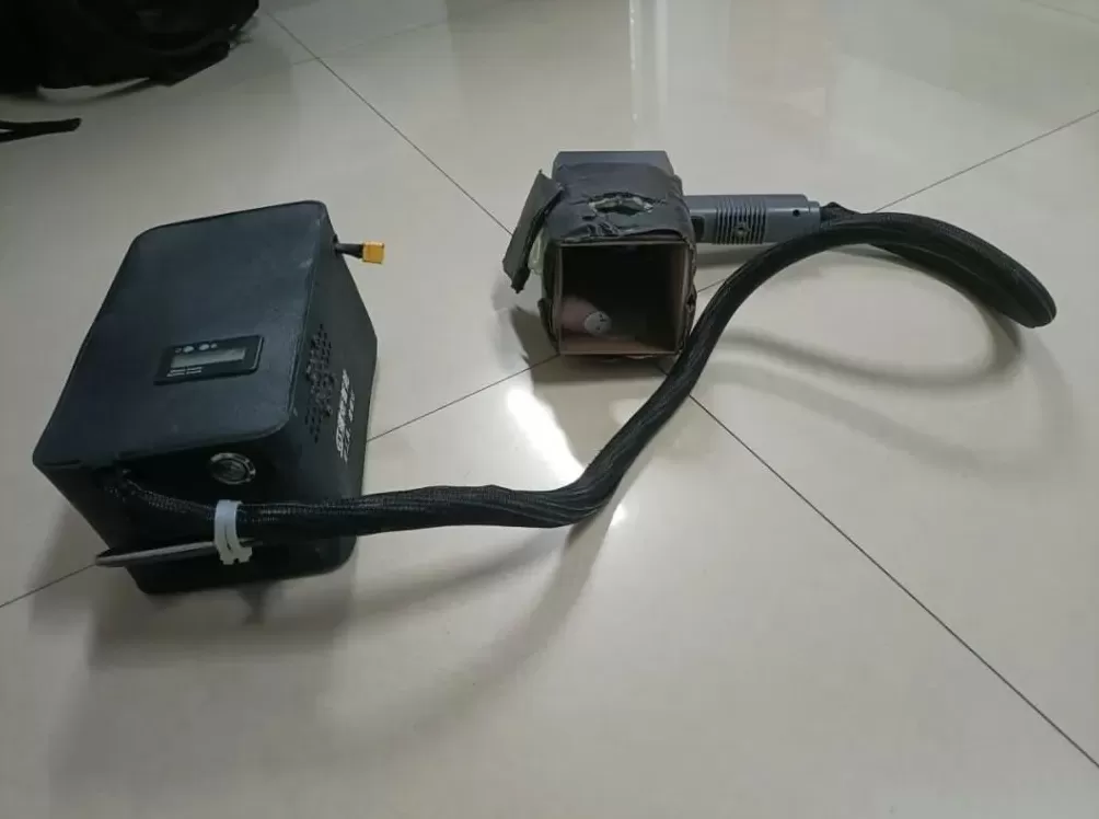 公共厕所墙面被被人刻满了黄色网址,一爷爷当场举报-第3张图片- 公共厕所墙面被被人刻满了黄色网址,一爷爷当场举报-第3张图片-