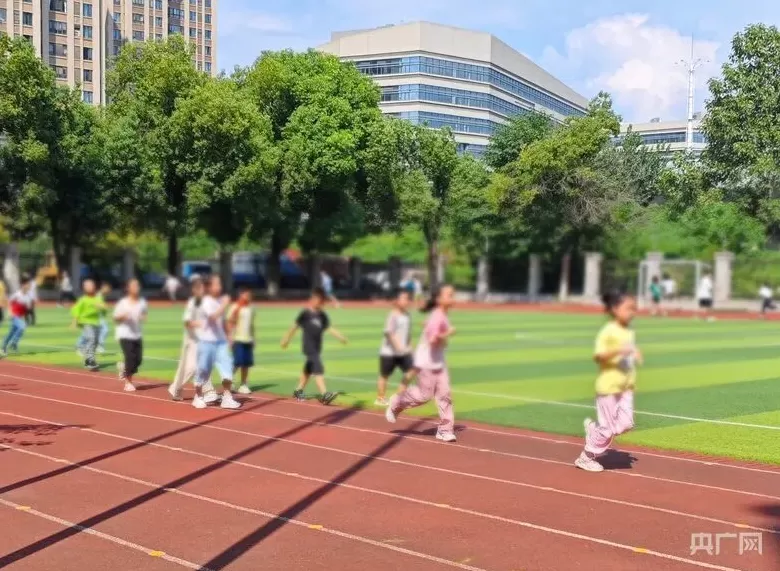 马上评｜班上有个“多动症”孩子，怎么办？-第1张图片-