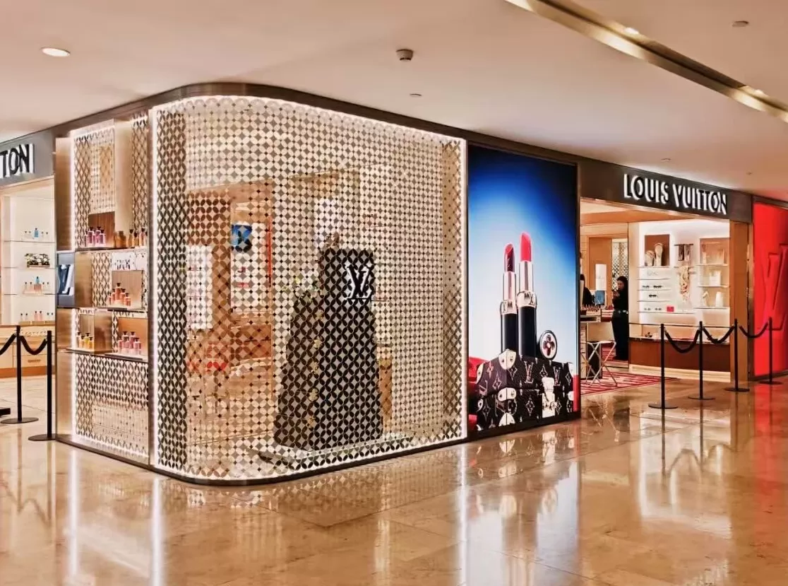 路易威登全球首家美妆店在南京德基开业,口红1200元创行业新高-第1张图片- 路易威登全球首家美妆店在南京德基开业,口红1200元创行业新高-第1张图片-