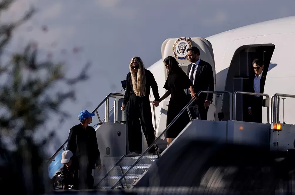 释新闻|特朗普“守夜”万斯扶棺,柯克遇刺为何让白宫如此破防?-第1张图片- 释新闻|特朗普“守夜”万斯扶棺,柯克遇刺为何让白宫如此破防?-第1张图片-