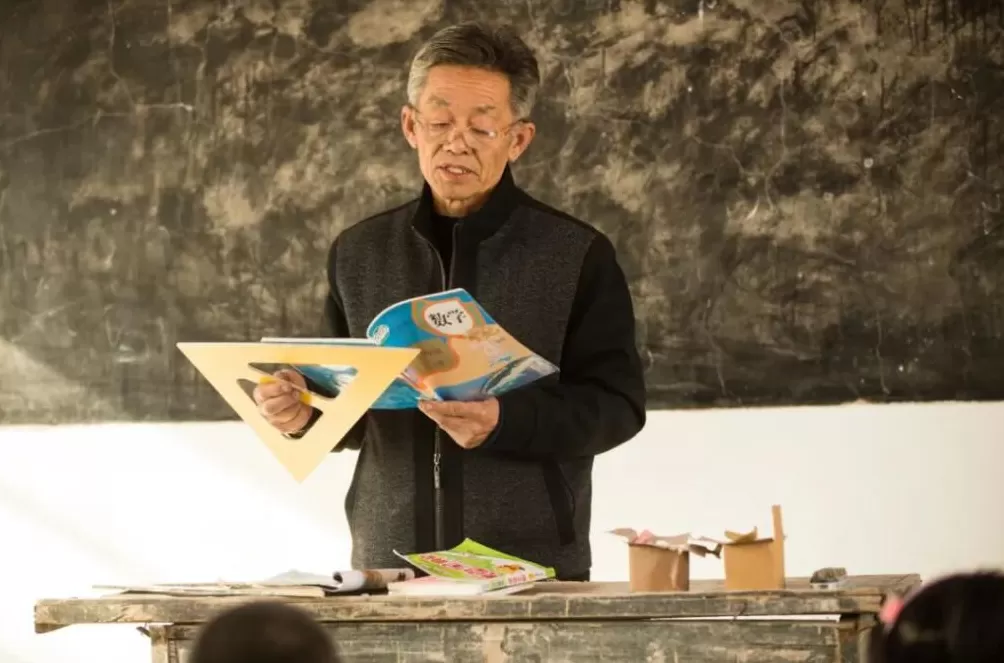 退休老师，成了学校争抢的香饽饽-第8张图片-