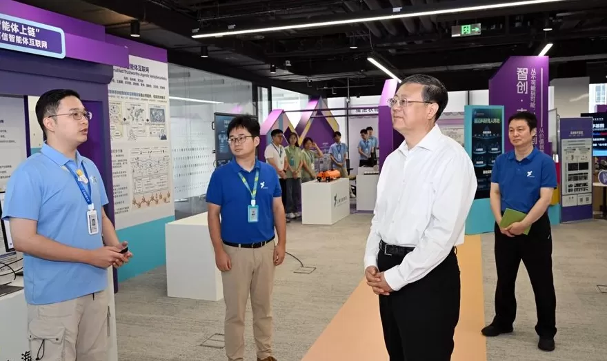 在人工智能发展上充分发挥“尖兵”作用！陈吉宁调研上海创智学院-第1张图片-