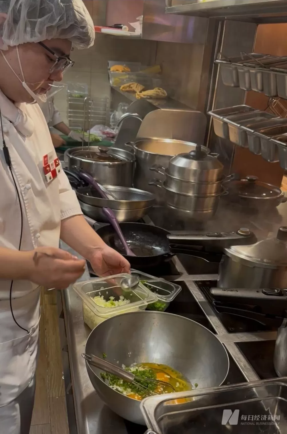 记者实探西贝后厨，厨师长谈罗永浩点的烤鱼：需门店二次切配等，不是加热即食-第5张图片-