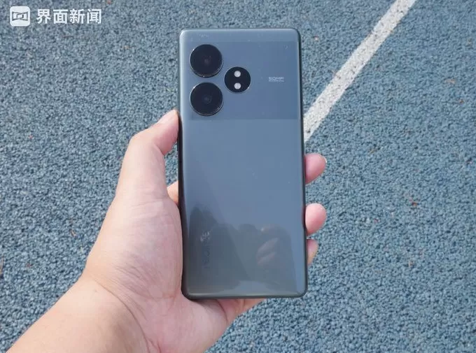 真我GT Neo6 SE体验：靠更亮的屏突围中端市场-第2张图片-