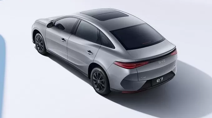 一周新车盘点 | 智己L6提供全系800V 零跑C10增新配色-第8张图片-