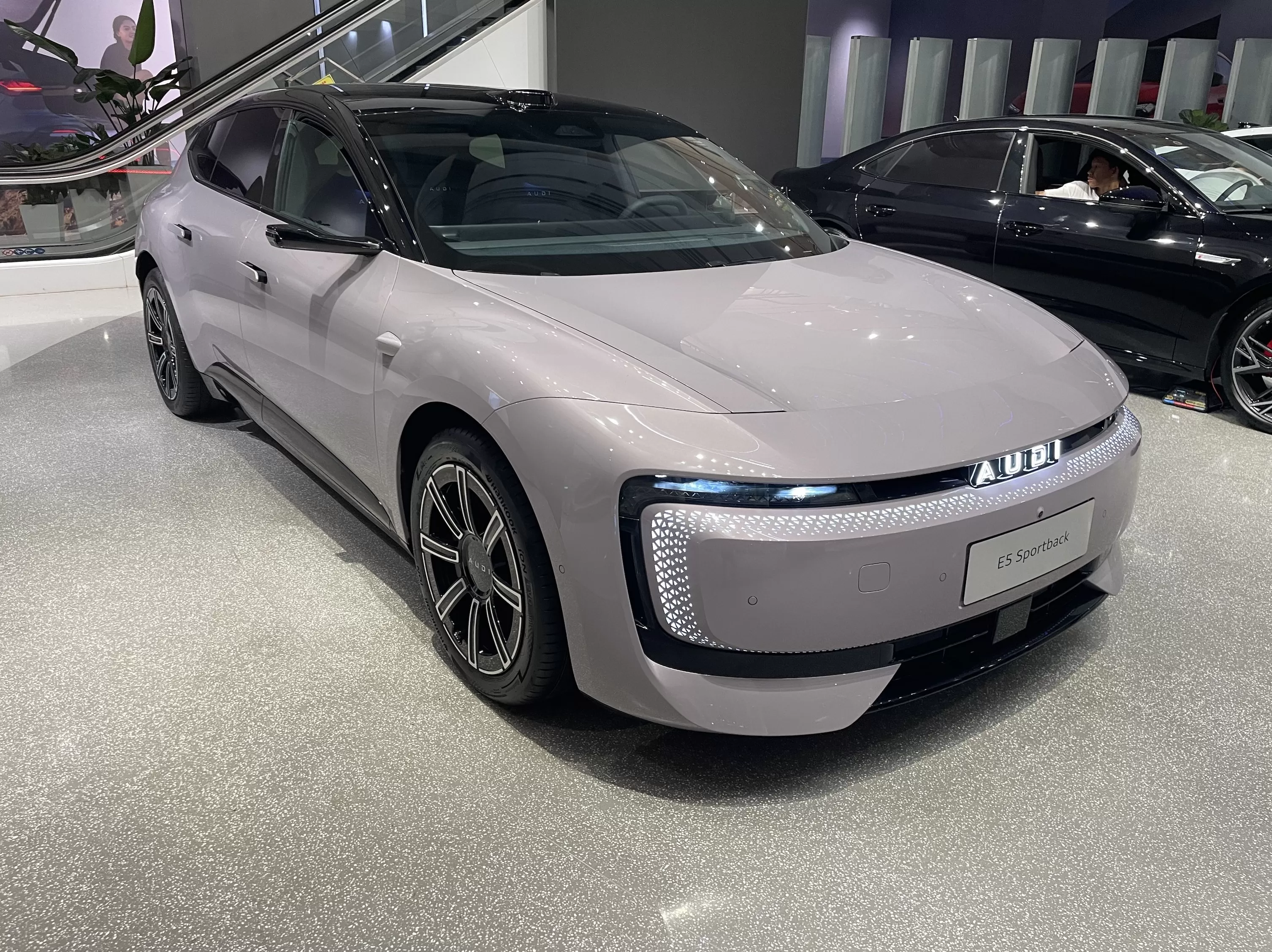 首款字母标新车上市，奥迪尝试“以价换量”-第1张图片-