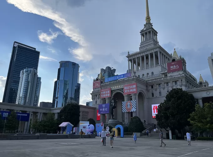 上海书展上的图书、文创与“含书量”之争-第2张图片- 上海书展上的图书、文创与“含书量”之争-第2张图片-