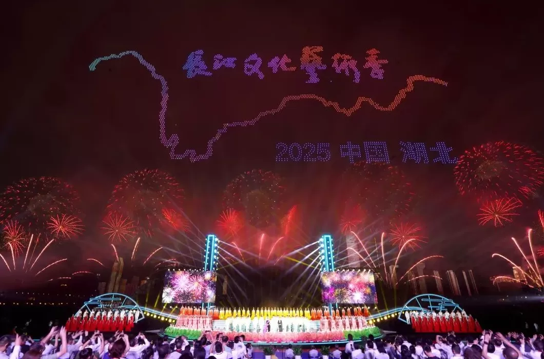 “点亮长江”2025长江文化艺术季在武汉开幕-第1张图片-