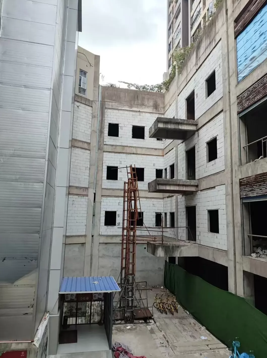 “区长上电视问政节目曝光违建”4年仍未拆完，一业主起诉武汉江岸区政府，一审被驳回-第1张图片-