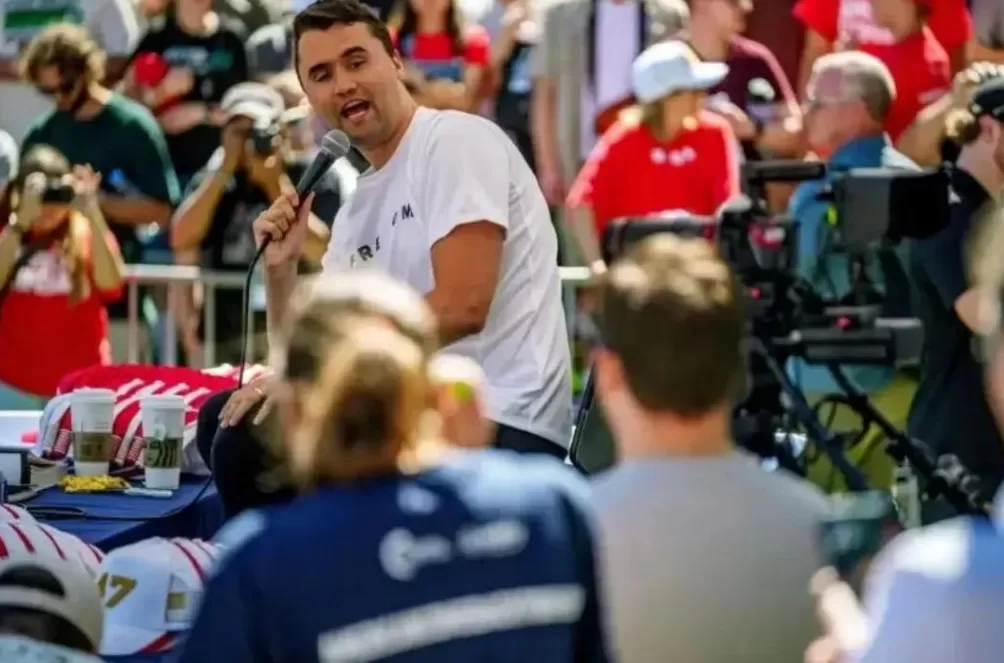 美国保守派政治活动家遇刺，关中国啥事？-第4张图片-