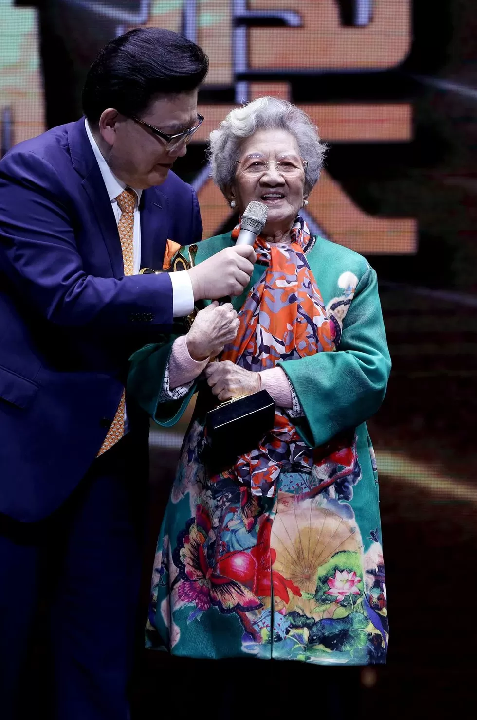 表演艺术家陈奇去世，享年96岁的她被称为”国民奶奶”-第2张图片-