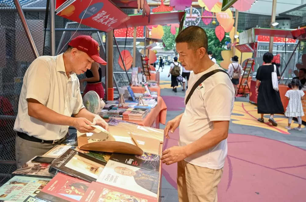 魔都眼｜“晒秋好书市”周末市集开张，邀你秋日读诗-第4张图片-
