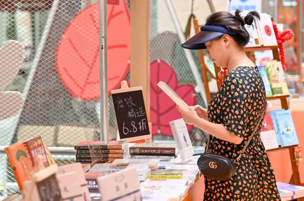 魔都眼｜“晒秋好书市”周末市集开张，邀你秋日读诗-第3张图片-