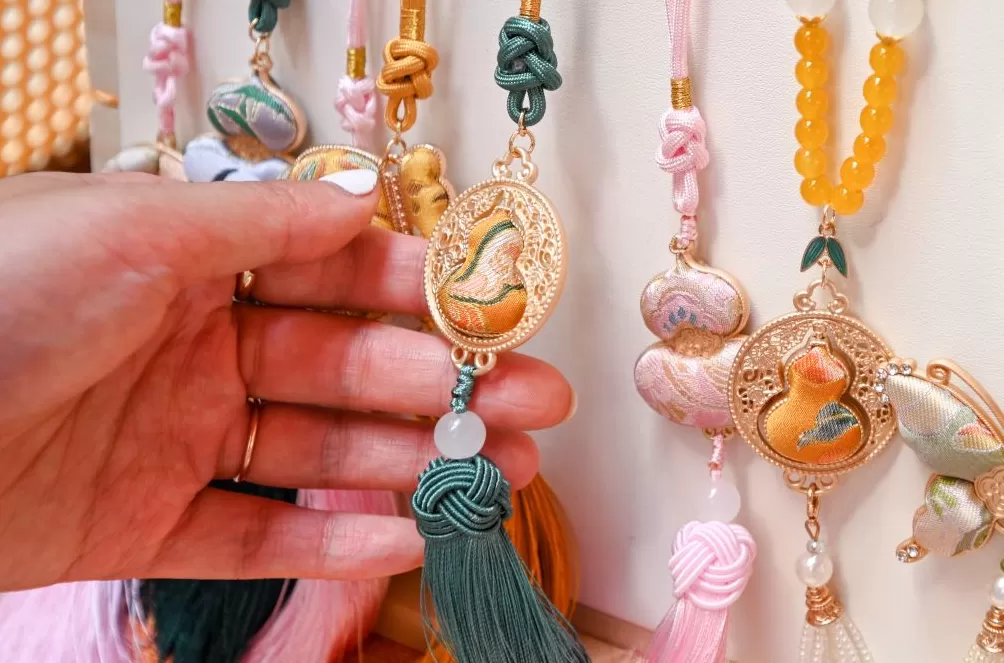 魔都眼｜“晒秋好书市”周末市集开张，邀你秋日读诗-第14张图片-