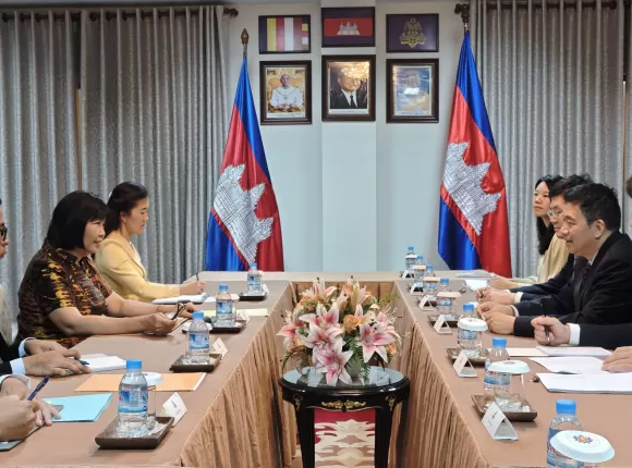 外交部亚洲事务特使访问柬埔寨就柬泰边境冲突做工作-第2张图片-