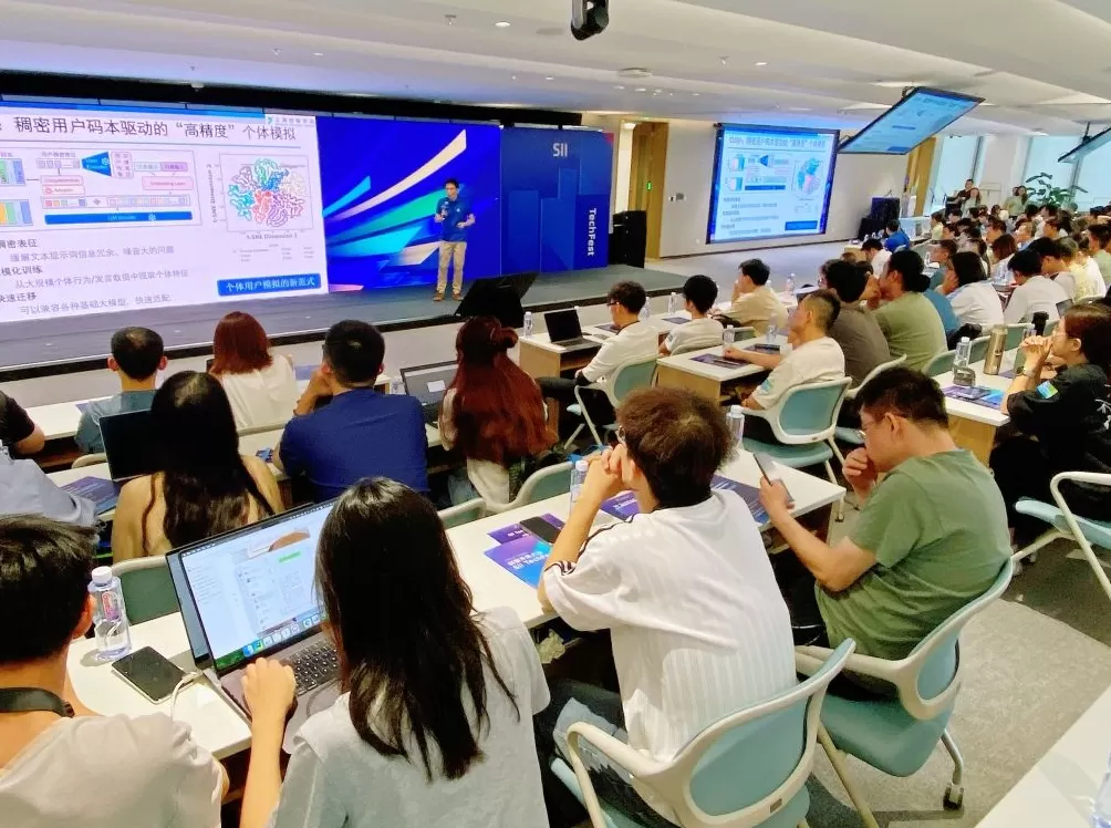 如何让大模型听懂老人“话中有话”？上海创智学院这场课题展示很“哇塞”-第1张图片-