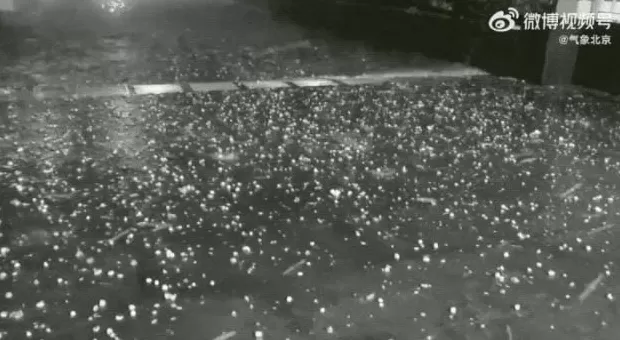 “天空像是在倒冰块！”北京这场冰雹为何如此猛烈？-第3张图片-