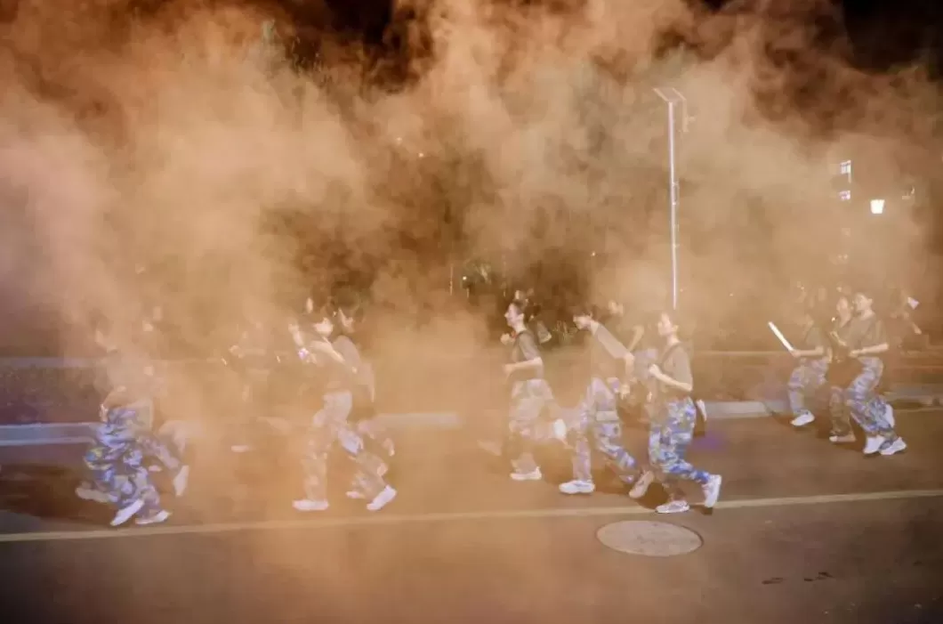 超燃！清华、上海交大等高校新生夜间拉练20公里-第20张图片-