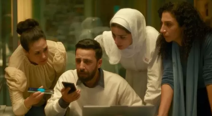 《呼啸山庄》的色情化改编，将经典变成爱情闹剧？| 文化周报-第2张图片-