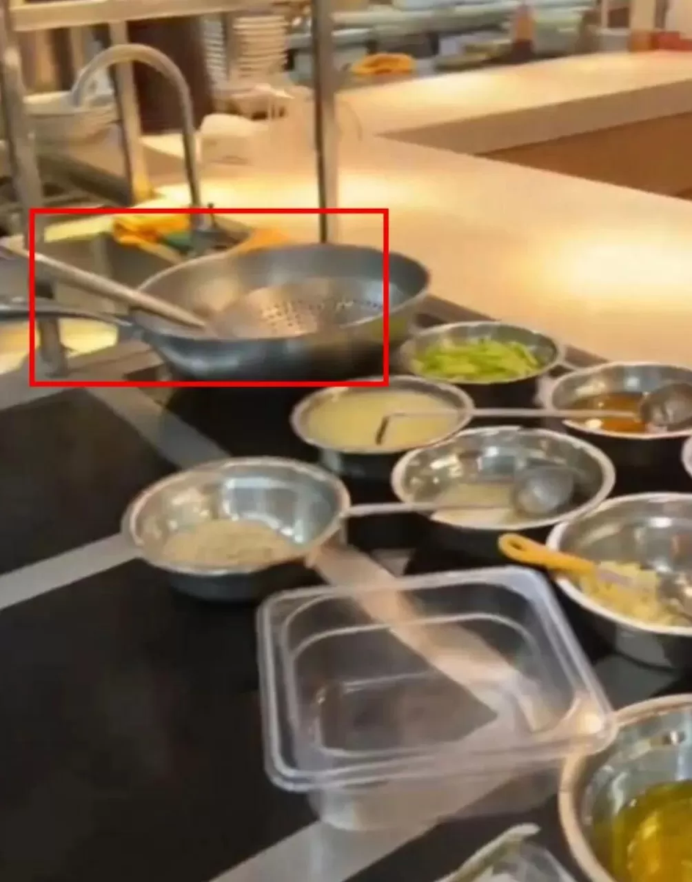 一波未平一波又起!西贝回应员工用漏勺疏通下水道-第3张图片- 一波未平一波又起!西贝回应员工用漏勺疏通下水道-第3张图片-