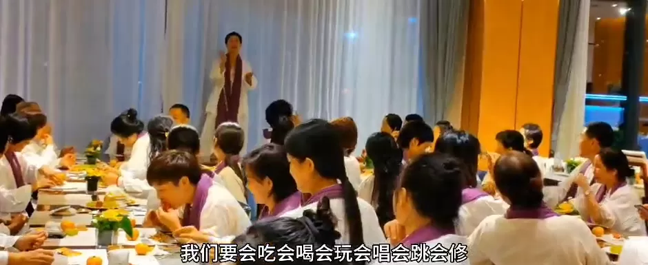 以心理疗愈为幌子的敛财骗局,如何一步步套牢消费者?-第5张图片- 以心理疗愈为幌子的敛财骗局,如何一步步套牢消费者?-第5张图片-