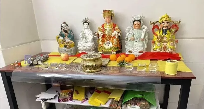 裹挟3000余人、奸淫10名妇女，敛财超500万！“昆仑童子”案告破-第4张图片-