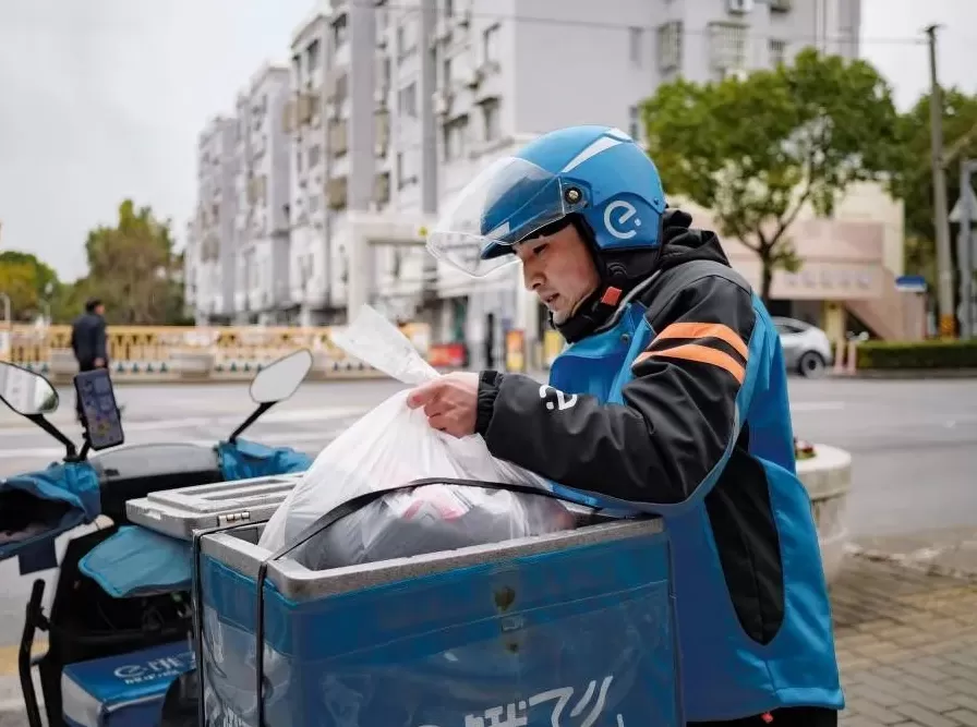 2025年第二次“中国好人榜”发布，上海见义勇为外卖小哥入选-第1张图片-