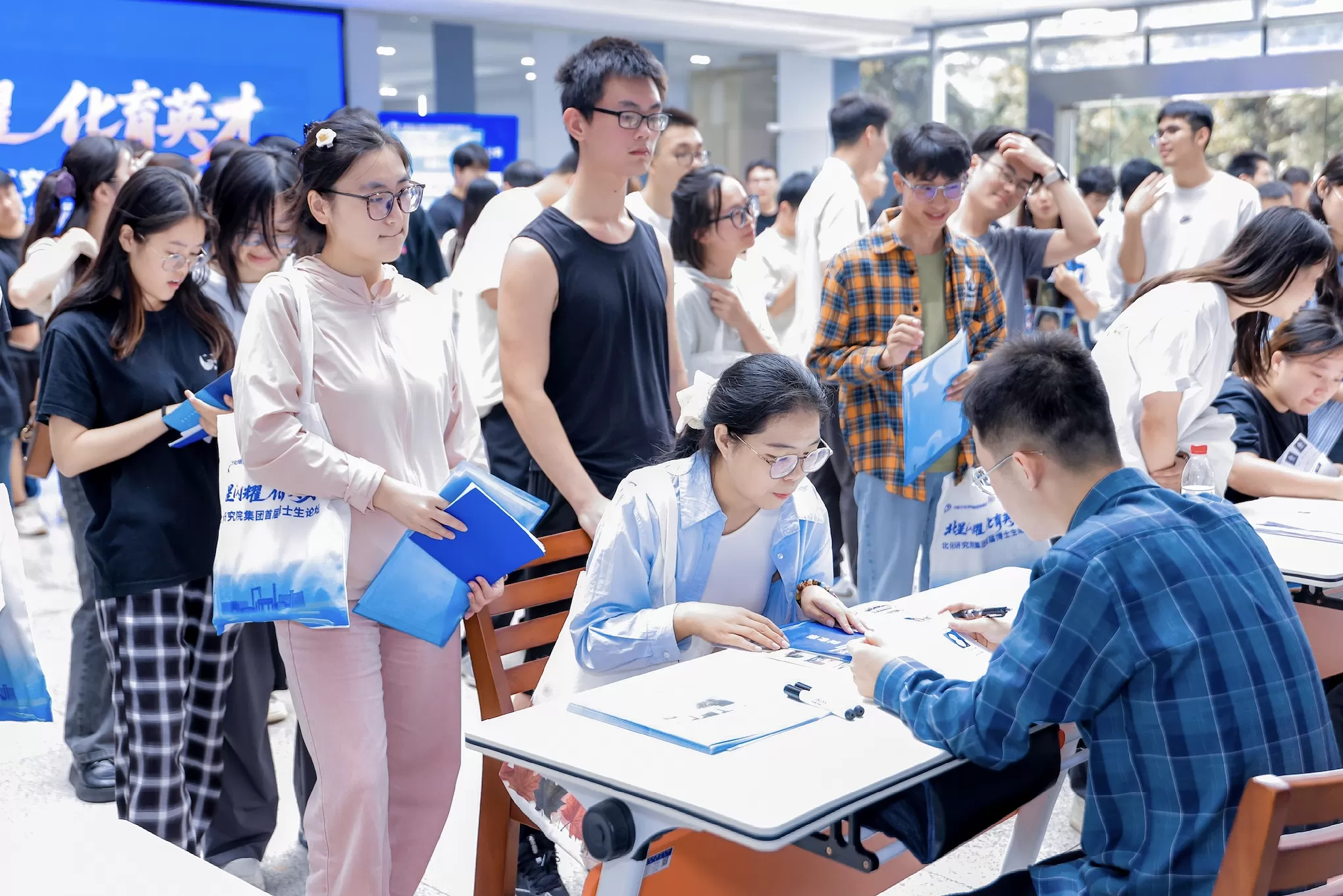统计局谈城镇调查失业率上升：主要受应届毕业生集中离校进入劳动力市场影响-第1张图片-