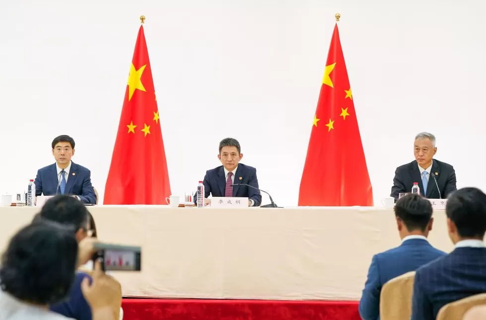 中美经贸会谈中方新闻发布会在马德里举行-第1张图片-