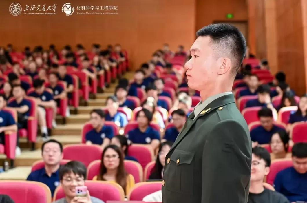 他重回上海交大攻读硕士学位,不久前在九三阅兵方阵中光荣受阅-第3张图片- 他重回上海交大攻读硕士学位,不久前在九三阅兵方阵中光荣受阅-第3张图片-