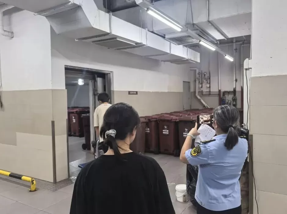 上海网红面包店深夜大量丢弃面包，价格还不便宜！市监局突击检查，网友吵翻了-第5张图片-